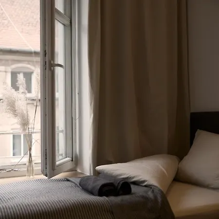 By The River And Center - Comfortable Apartamento